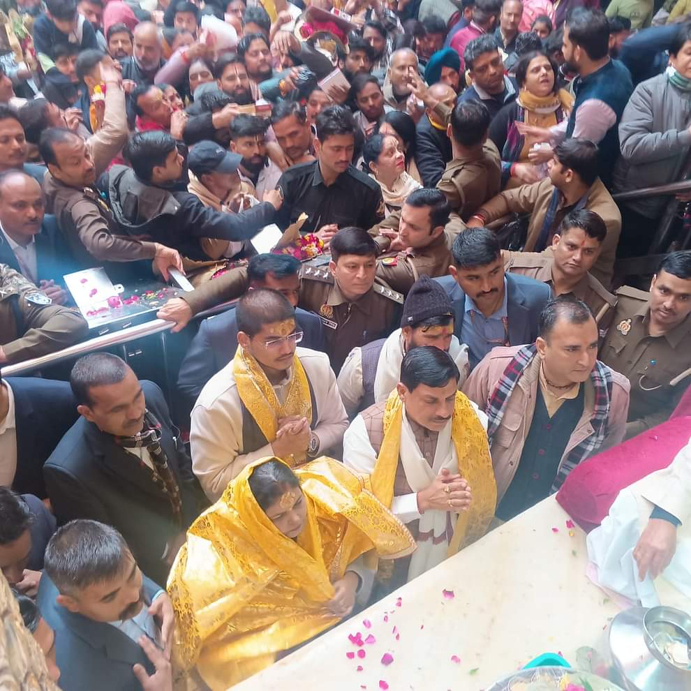 Madhya Pradesh CM mohan Yadav visits at bankebihari temple in Mathura