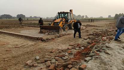 Bulldozers action taken against colony being developed illegally in Bareilly