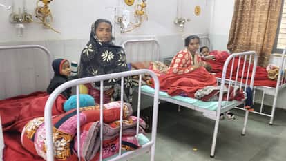 जिला अस्पताल में भर्ती बच्चे