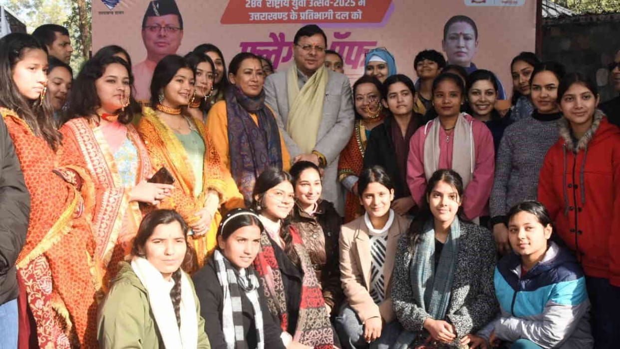 CM Dhami and Sports Minister Rekha Arya sent off 72-member team of the state for the Youth Festival