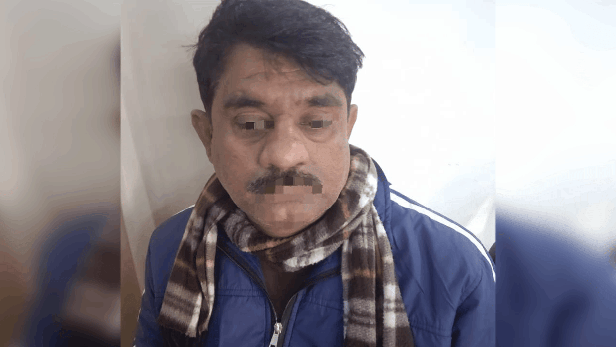 Gram Vikas Adhikari arrested while taking bribe of ten thousand in Badaun