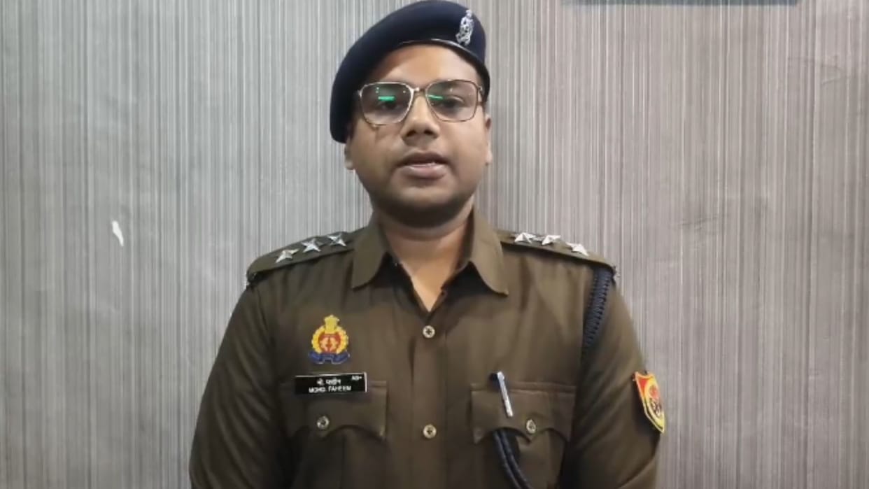 Smuggler arrested with 28 boxes of country liquor in ballia