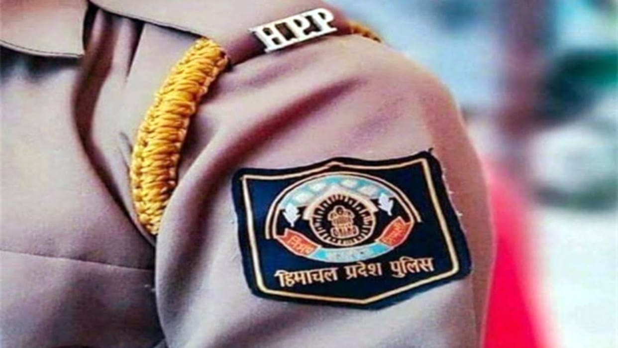 Minor missing from Shimla found outside a temple in Kalka police hand her over to family