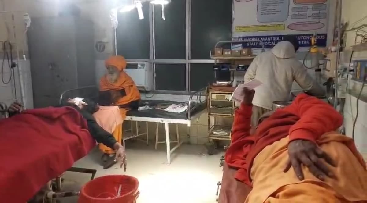 Saints going to Mahakumbh hit by a truck and injured in Etah