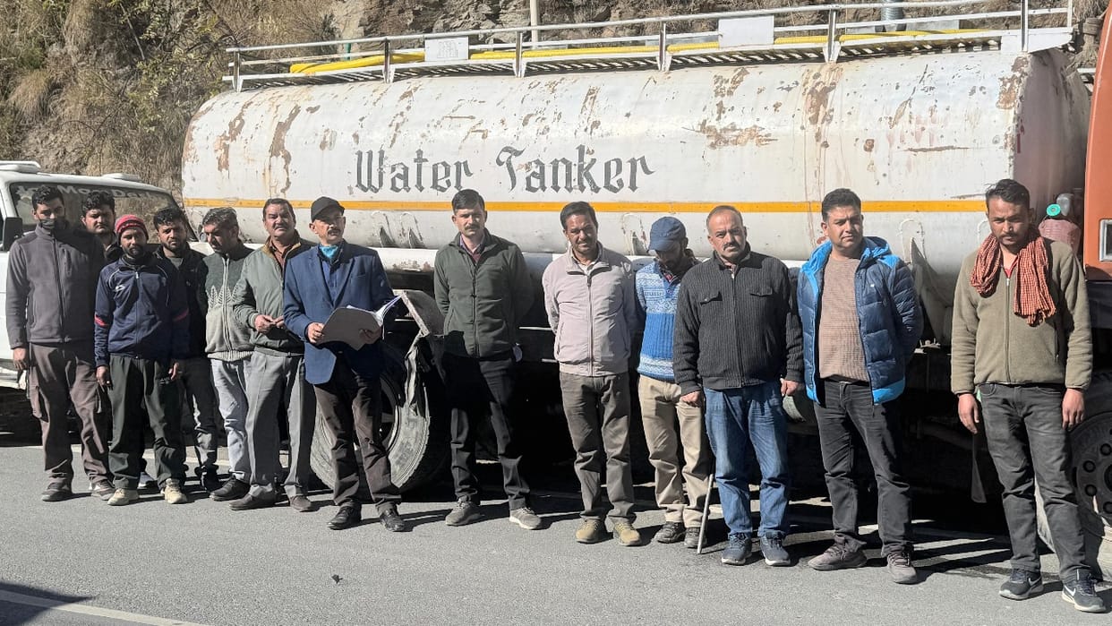 team reached Theog to investigate the drinking water supply scam, questioned blacklisted contractors