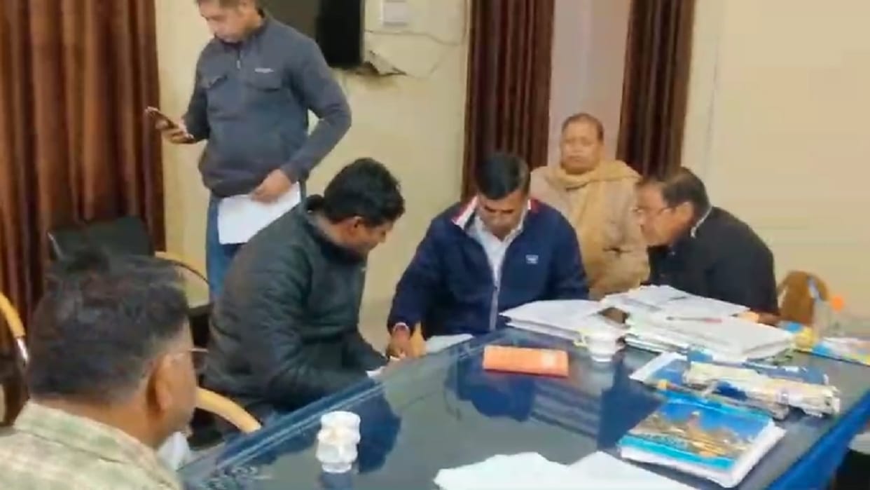 CM Flying raid Mahendragarh Public Health Department office, employees in panic