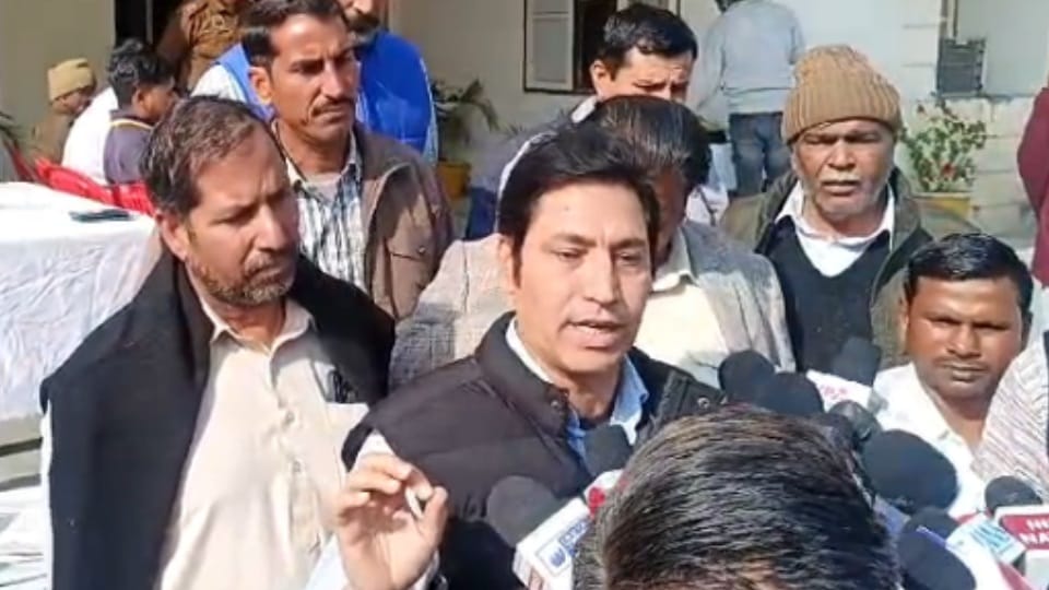 Congress candidates disappointed after seeing the mock poll process of EVM in Sirsa