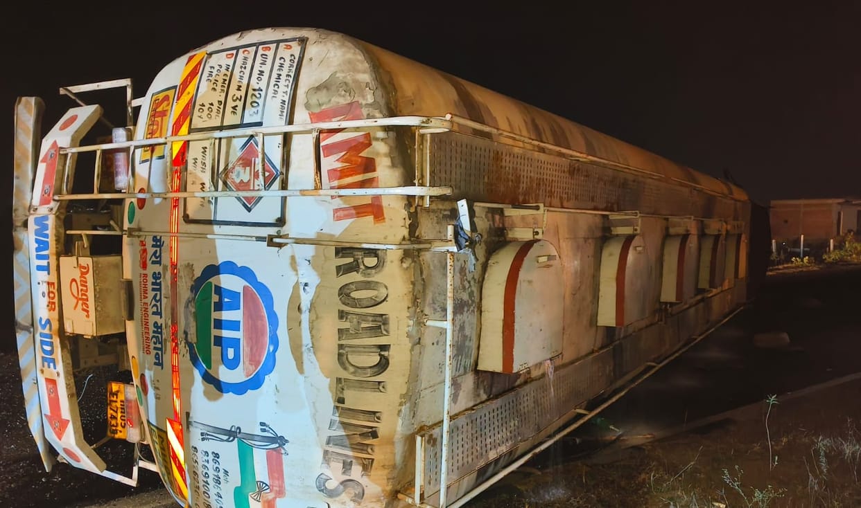 Driver fell asleep tanker overturned on the highway panic arose after seeing chemical flowing