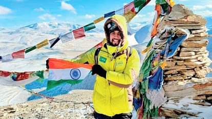 Pankaj Chandel of Bilaspur unfurled the tricolour on Kigar Ri mountain in Ladakh