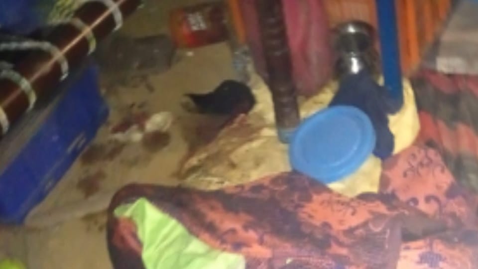 Five murder in Meerut: deadbody found under the bed in house, news hindi