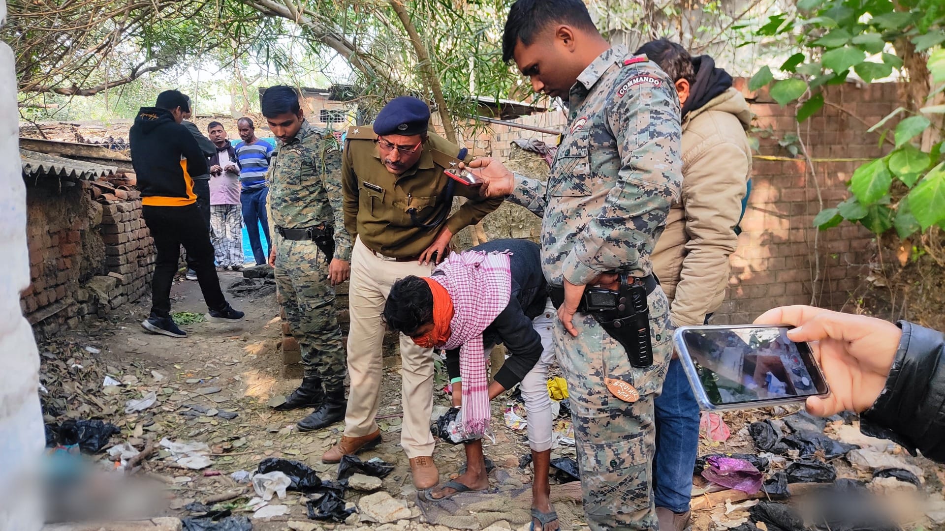 Munger News: Skeleton found in septic tank in railway colony, Police and FSL team investigation