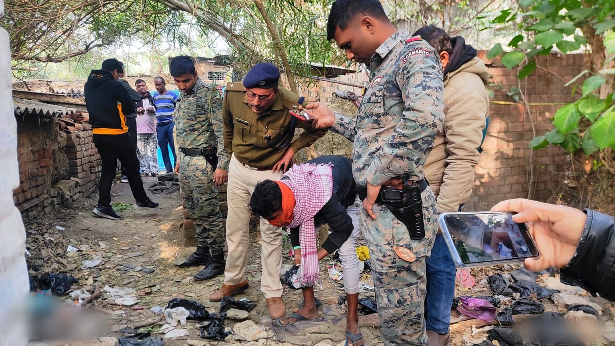 Munger News: Skeleton found in septic tank in railway colony, Police and FSL team investigation