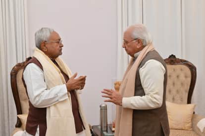 CM Nitish Kumar reached Raj Bhavan: Met Governor Arif Mohammad Khan: Bihar Political News