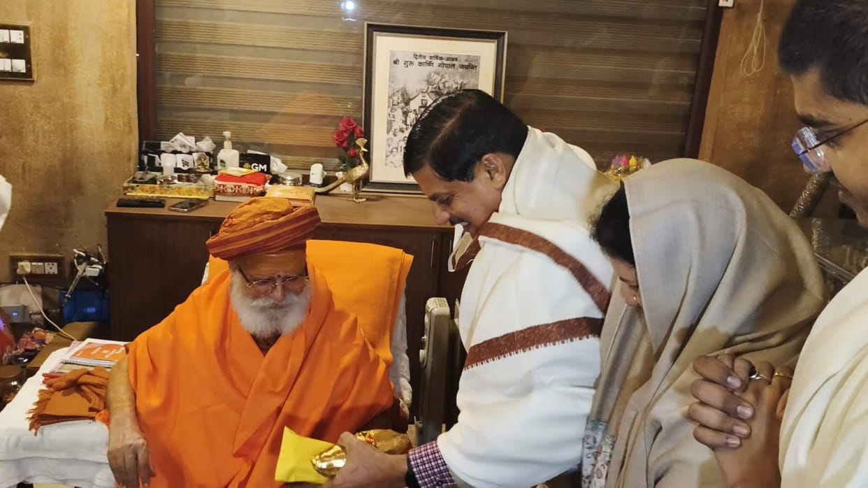 Madhya Pradesh CM visited Thakur Raman Bihari along with his family