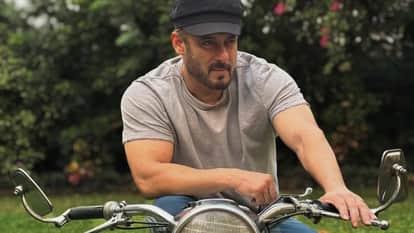 Aamir Khan and Salman Khan seen together in Bigg Boss Finale said I will never work with him