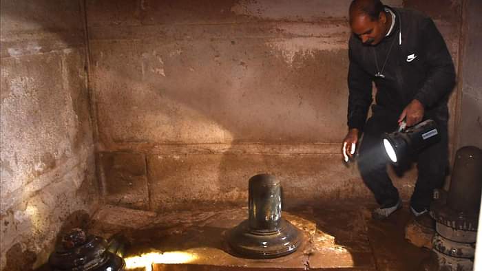 Siddhishwar Mahadev original stone Shivling missing in Varanasi