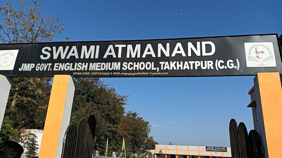 Acid poured on student back during practical admitted in critical condition in Bilaspur