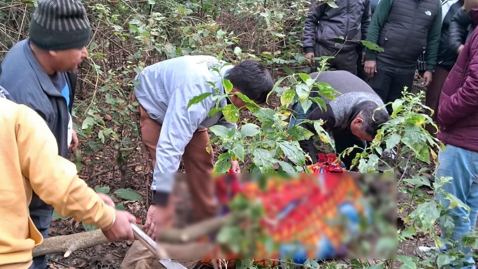 Elephant killed Husband Wife Both were badly crushed son cried bitterly after seeing dead bodies Photos