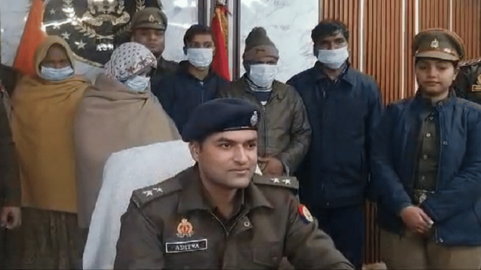 Police caught gang of thugs in Agra