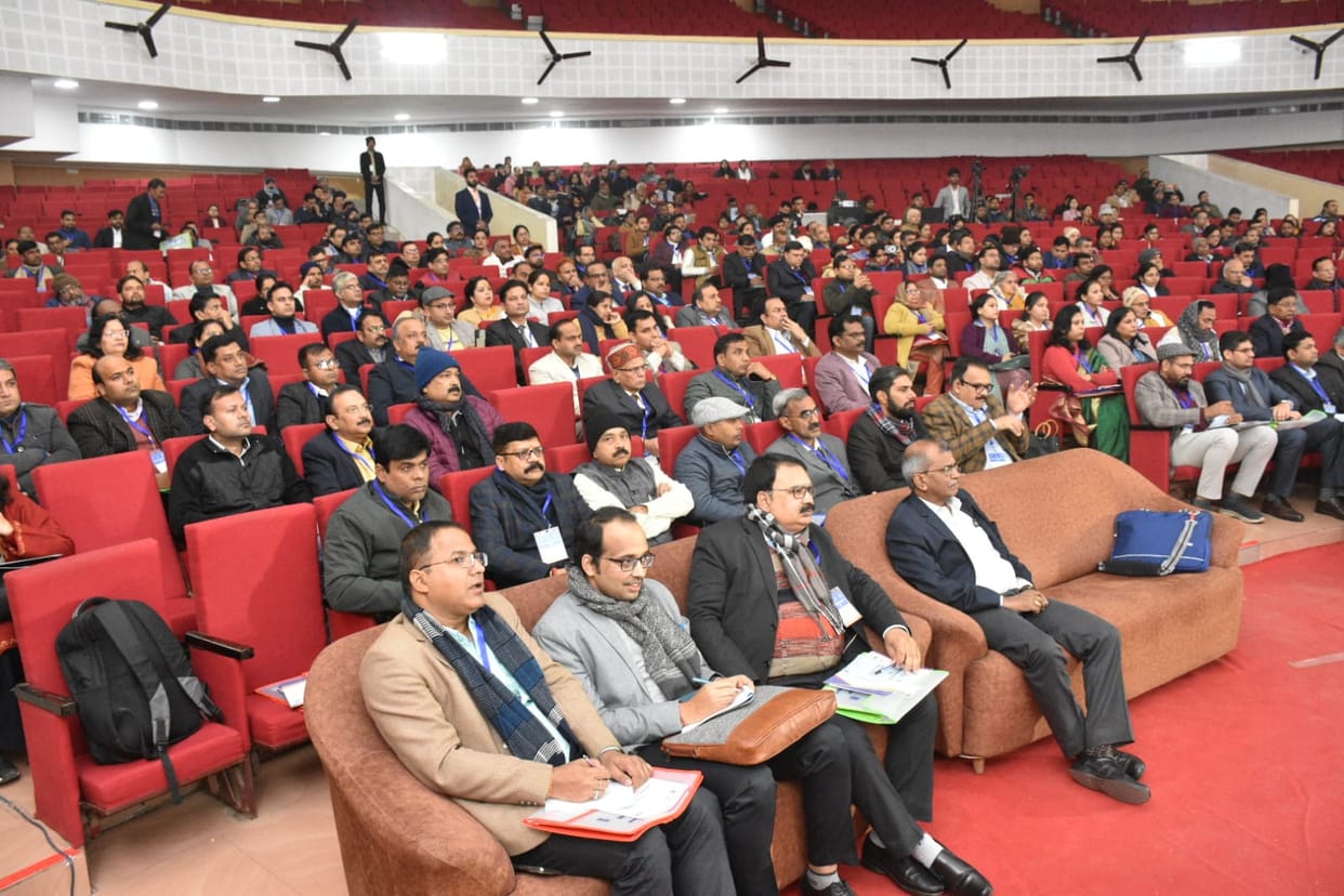 39 thousand online registrations for 37 Swayam courses pan India in varanasi