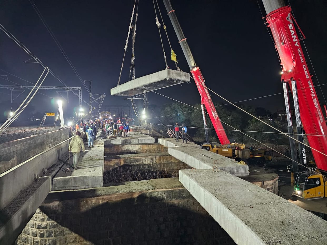 Indore: New girders laid on two bridges of Laxmibai station after 11 hours of block, old steel girders removed