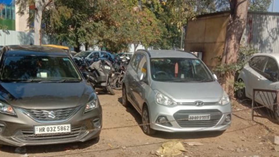 Illegal collection from attendants in the name of parking in Chandigarh PGI