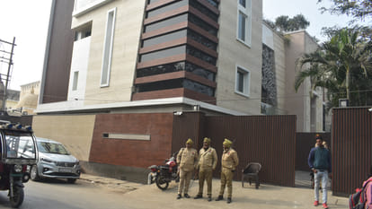 IT raid continues in Gorakhpur for the third day, irregularities found in bank records