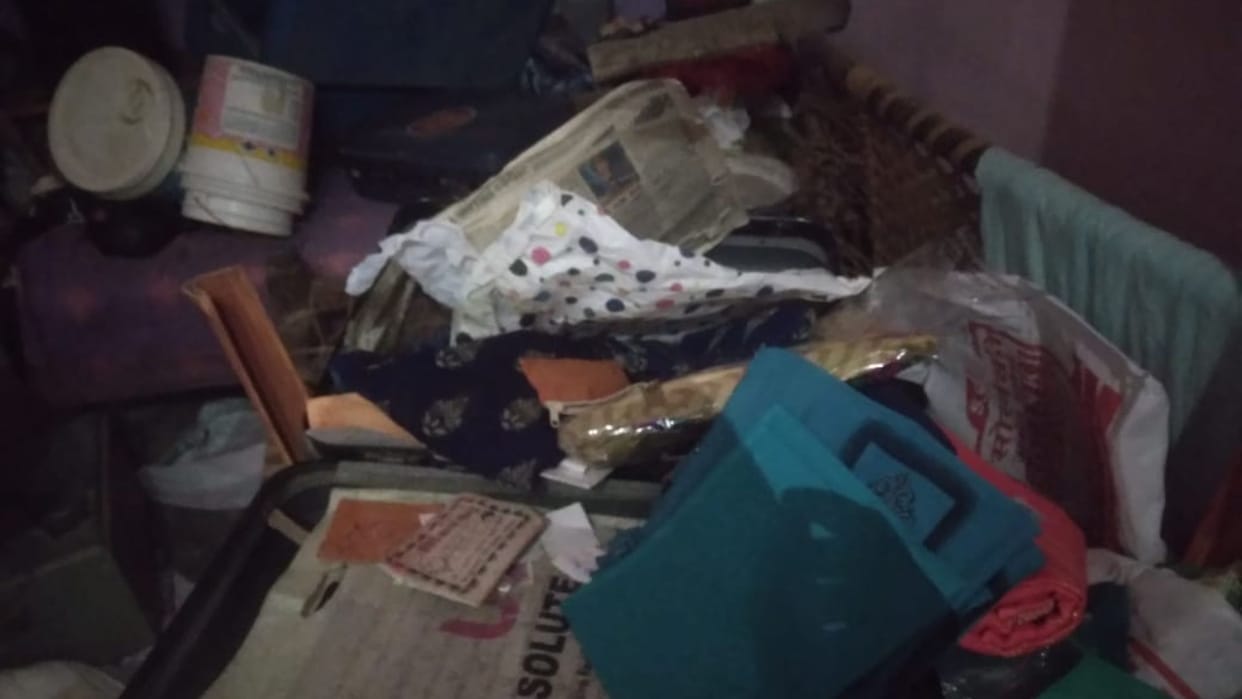 Thieves stole from several shops and houses in Azamgarh