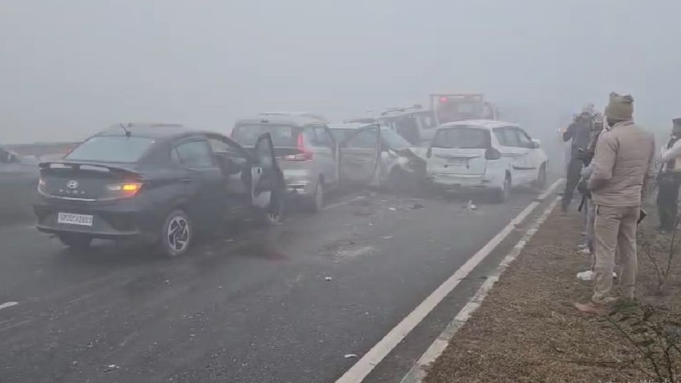 Many vehicles collided with each other on Highway Nine due to fog in Hapur