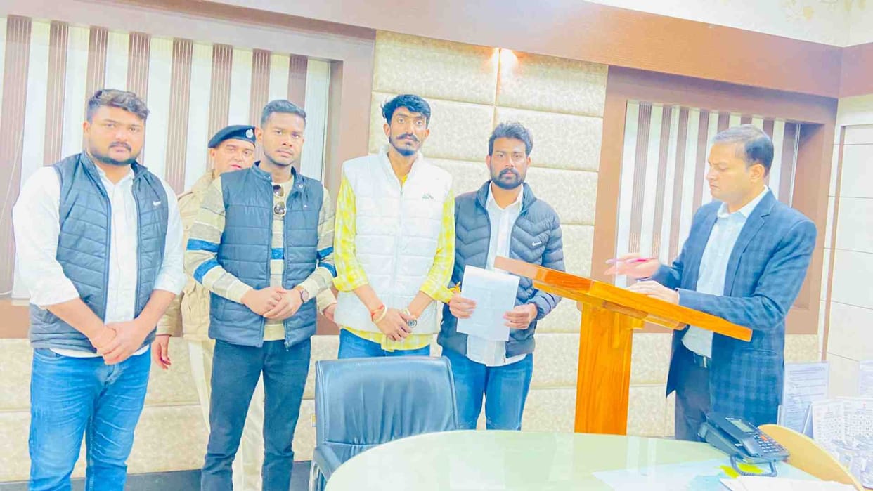 Jaipur News: NSUI submitted a memorandum to the District Collector demanding holiday in schools