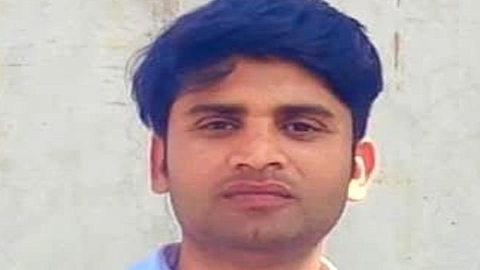 a constable shot girlfriend and then committed suicide In Hathras