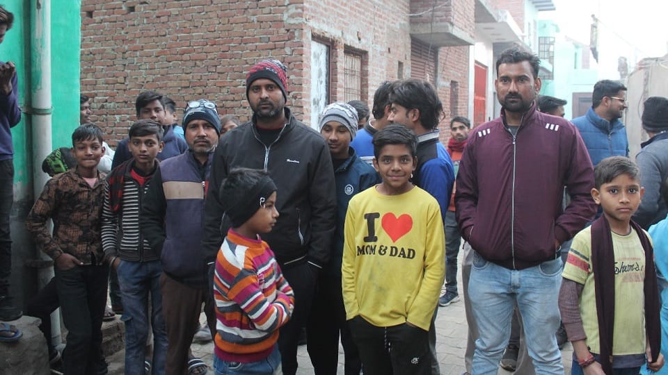 a constable shot girlfriend and then committed suicide In Hathras