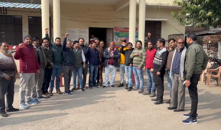 Employees protest against privatization in electricity department say agitation will continue along with work