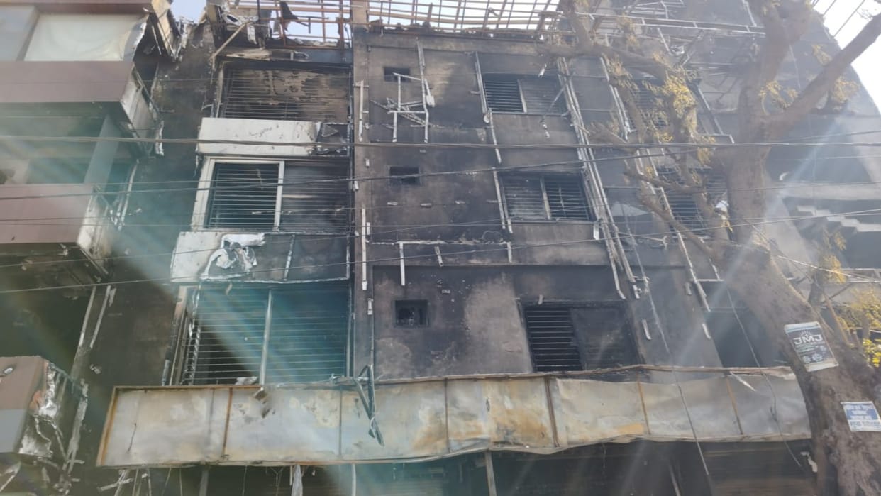 MP News: ATM blast caused a huge fire, bank and restaurant burnt as it spread to both the buildings