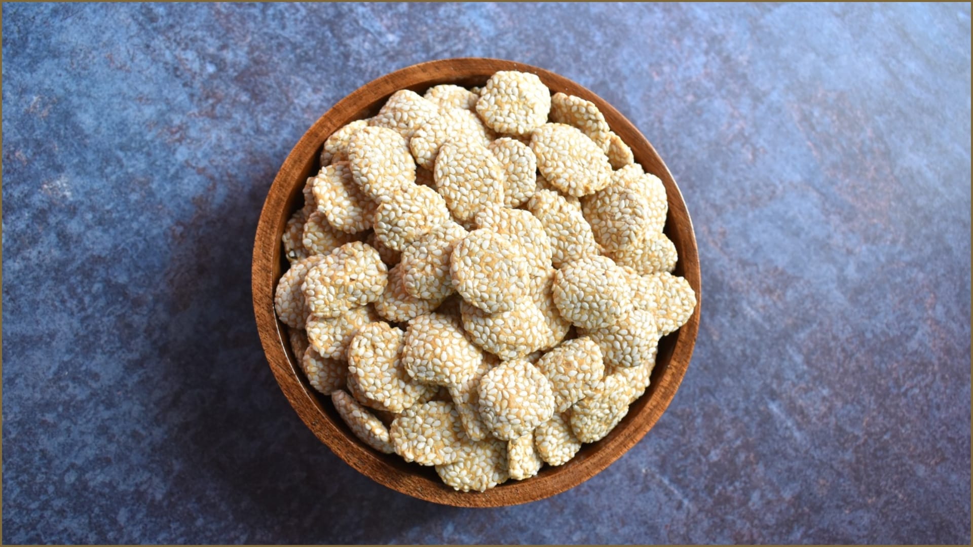 Lohri 2025 put these things in the fire of Lohr it may bring you good fortune in hindi