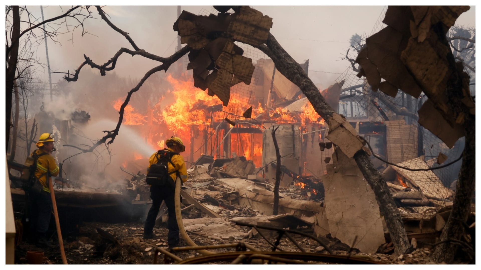Los angeles wildfires photos death toll hollywood celeb houses destroys updates