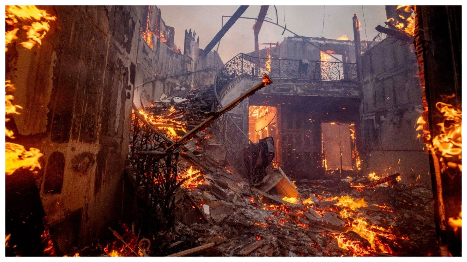 Los angeles wildfires photos death toll hollywood celeb houses destroys updates