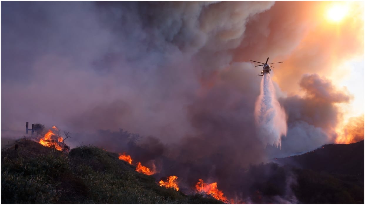 14000 workers, 84 planes and 1354 fire engines, still the fire in Los Angeles is not being extinguished
