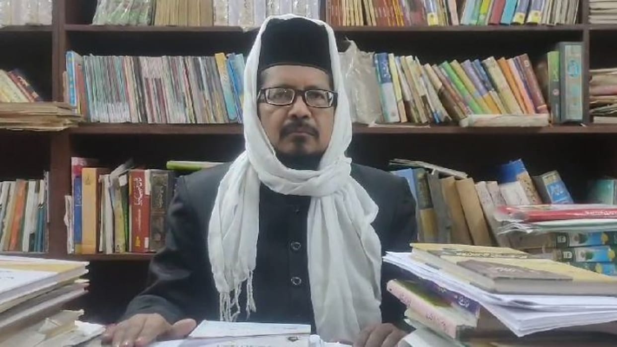 Maulana Shahabuddin appeals Muslims should shower flowers on devotees coming to Mahakumbh