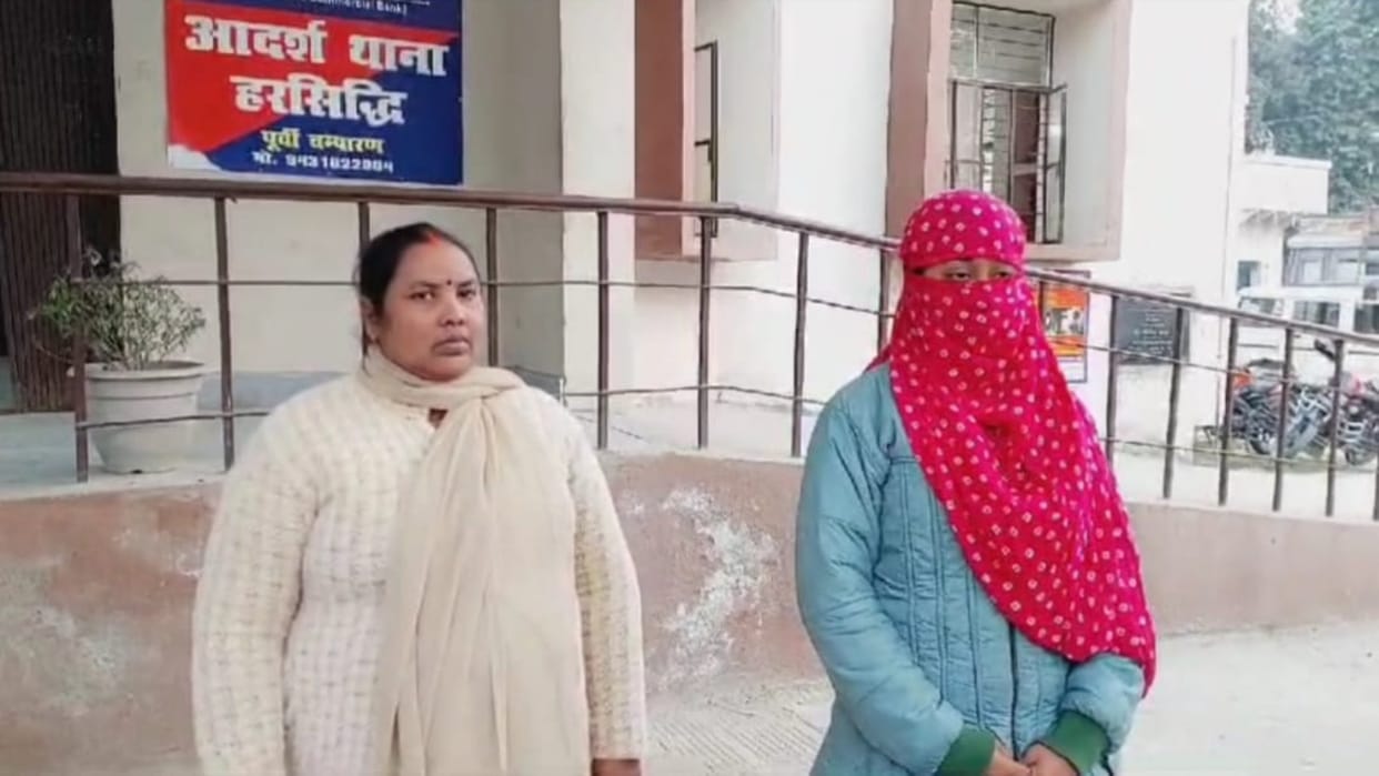 Motihari News: Daughter brutally killed her widowed mother by chopping her with axe; love affair