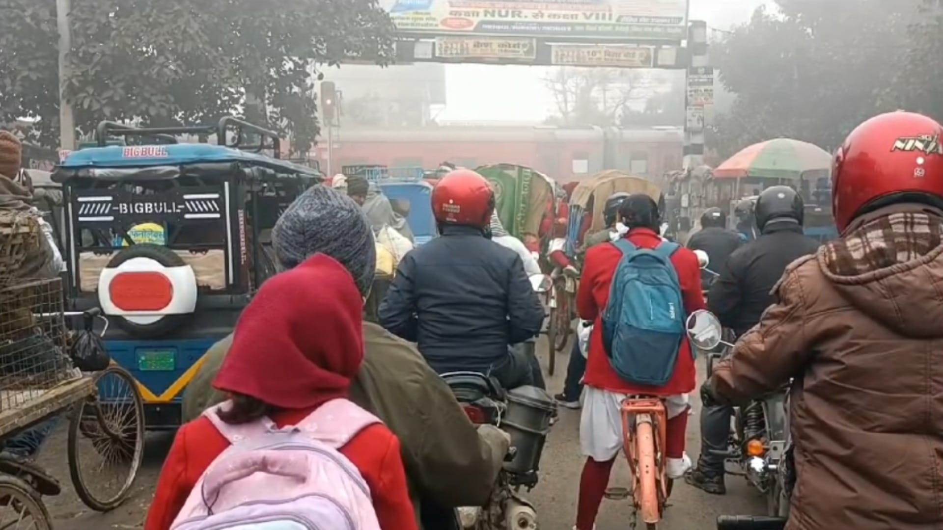 Motihari News: Tractor crushed mother and son going to visit temple; woman died, young man critical