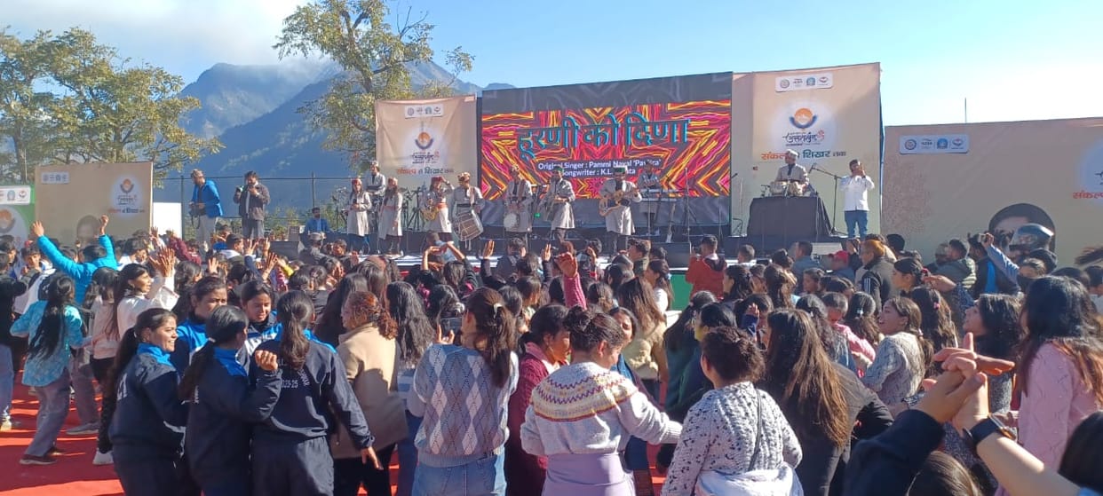 Chamoli News National Games torch Tejaswini welcome in gopeshwar pandavas Performance
