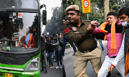 BJP Purvanchal Morcha  protested against AAP convener Arvind Kejriwal on Ferozshah Road