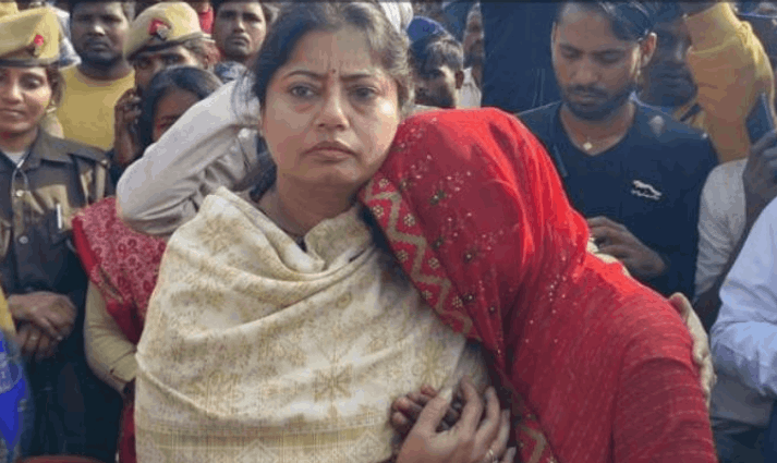 Pallavi Patel got angry at police officers over man death case in Lakhimpur