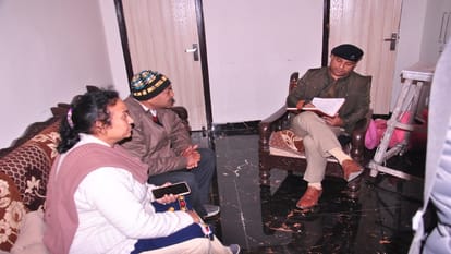 Robbery worth Rs 40 lakh in Meerut: Ananya bit the criminal's hand and then hit him with the butt of pistol