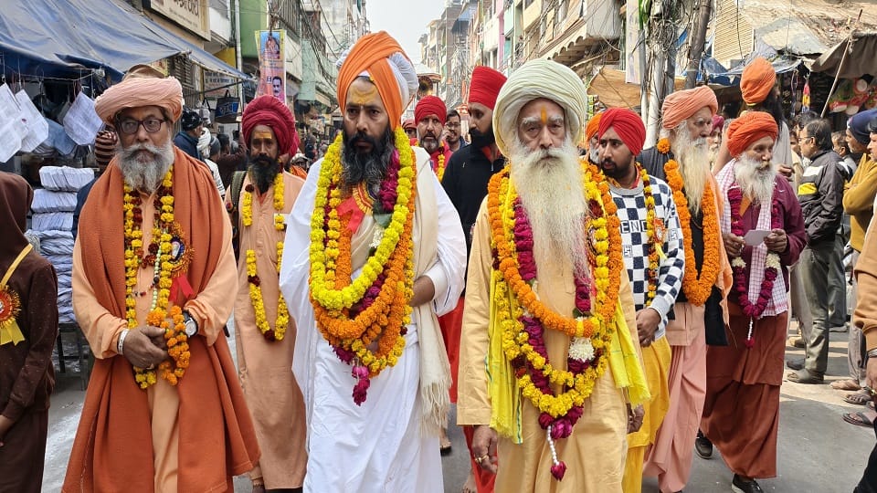 Mahakumabh 2025 Guru Nanak Amrit Vaani echoed in Mahakumbh with the proclamation of Har Har Mahadev and Jai Sh