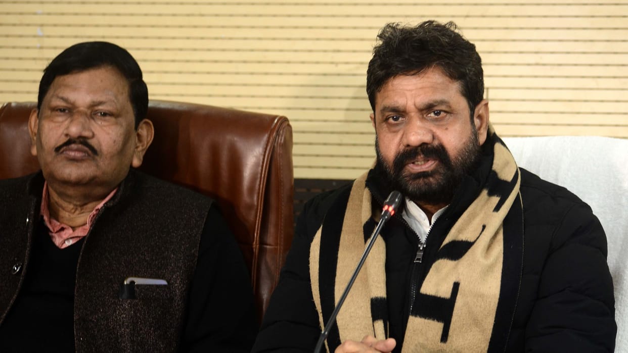 Maha Kumbh 2025 Devotees treated temporary Ayurvedic-Homeopathic hospitals camps set up