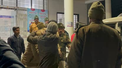 Tikamgarh News: Excise team which reached to take action against illegal liquor was attacked