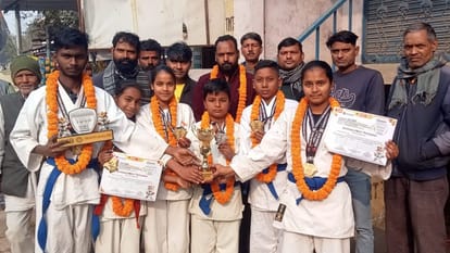 Hockey UP College faltered gaining lead in 16th minute read sports news in varanasi