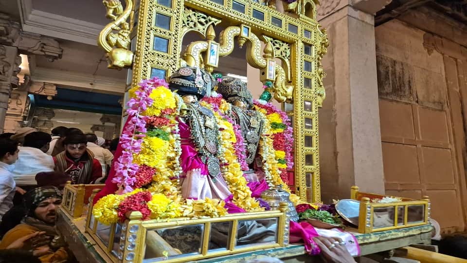 Vaikuntha Ekadashi 2025 Vaikuntha gate of Rangji temple opened Lord Ranganath gave darshan